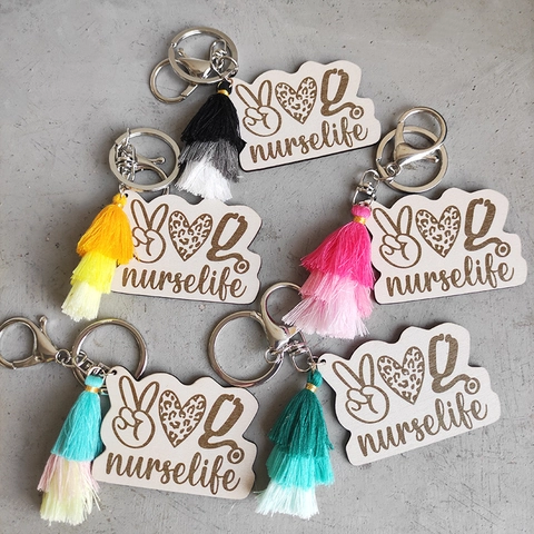 Porte-clés Nurse Life Plaque En Bois Symboles Médicaux Pompon Coloré Anneau Pour Personnel Médical Cadeau Graduation
