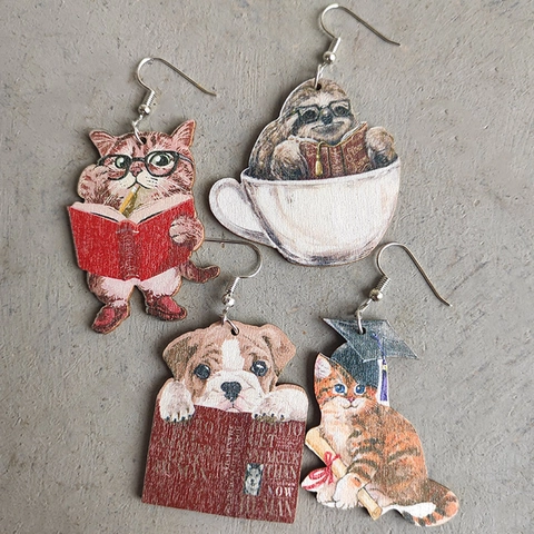 Simpatici Orecchini a Pendente in Legno con Gatto e Cane che Leggono Bradipo Tazza di Caffè Stampati in Legno Regalo di Laurea per Insegnanti Studenti