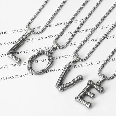 Collana con Pendente a Lettera in Acciaio Inossidabile con Trama di Bambù Lettera Iniziale per Uomo Donna Gioielli Minimalisti