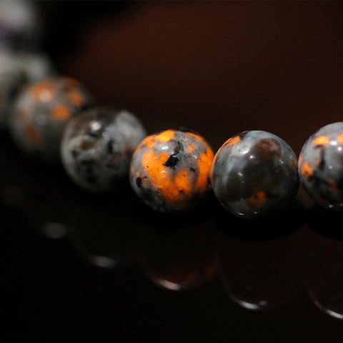 Pulsera de Cuentas de Piedra de Llama Natural Yooperlita Reactiva a los Rayos UV Gema Brillante Hecha a Mano Elástica Punk