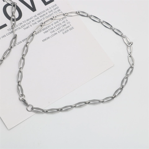Collana a Catena a Maglie Geometriche Cave in Acciaio al Titanio Minimalista Unisex Con Chiusura a Moschettone OT Argento