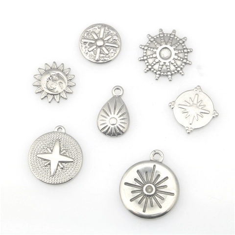 Colgantes Celestiales de Acero Inoxidable Sol Luna Estrella Charms para Joyería DIY Punk Tono Plateado Accesorios Grabados