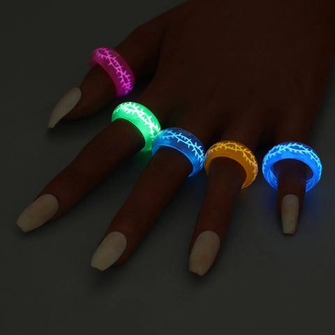 Leuchtender Harz Ring Personalisierte Dorn Rebe Muster Mode Unisex Nacht Fluoreszierende Fingerring Trendiger Schmuck