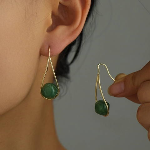 Minimalist Gold Plated Copper Water Drop Earrings For Women Elegant Green Resin Ball Long Dangle Earrings Fashion Jewelry
