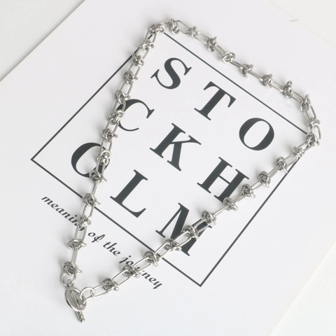 Collana a Catena con Nodo in Acciaio al Titanio Minimalista per Uomo Donna Stile Hip Hop Industriale Chiusura a Barra e Moschettone
