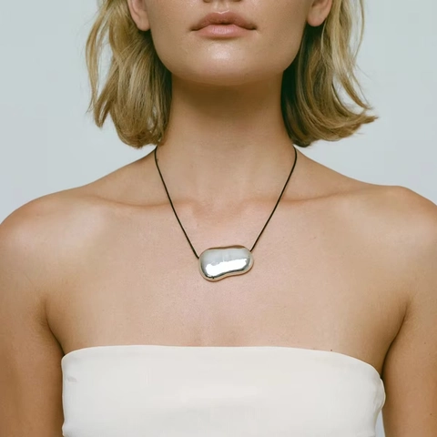 Minimalistische Roestvrij Stalen Halsketting Met Onregelmatige Organische Boon Hanger Zwart Koord Voor Dames Dagelijkse Sieraden