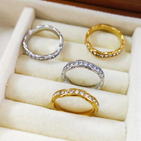 Minimalistische Roestvrijstalen Onregelmatige Golfring Voor Dames 18K Goud Zilver Verguld Zirkonia Eternity Band Sieraden