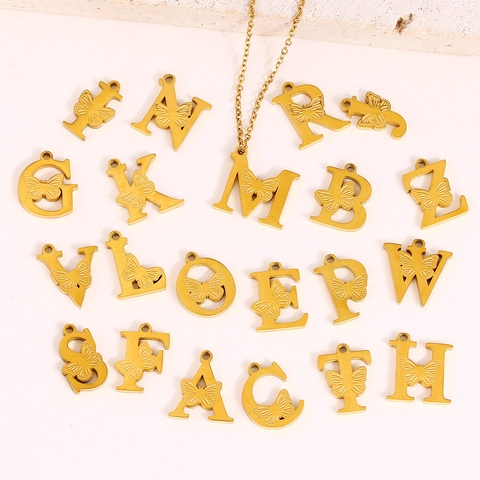 Collana con Pendente a Lettera e Farfalla Personalizzata in Acciaio Inossidabile Placcato Oro 18K per Donna Gioielli