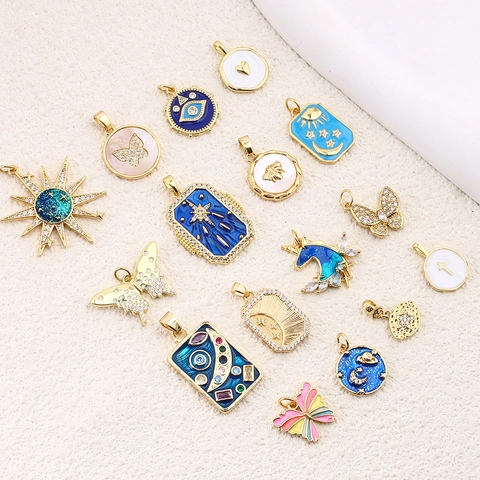 Ciondoli in Rame Placcato Oro Smalto Strass Farfalla Stella Luna Cuore DIY Charms per Creazione Gioielli Donna