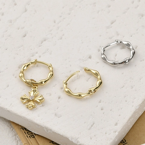 Boucles d'Oreilles Créoles en Cuivre Irrégulières Rétro Plaqué Or 14K Texture de Lave Accessoires de Bijoux Femme Croix Pendentif