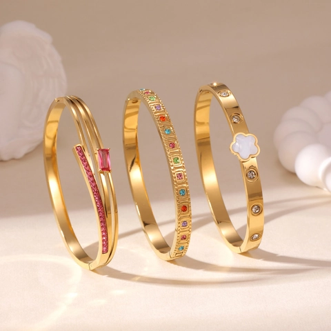 Bracciale Rigido in Acciaio Inossidabile con Zirconia per Donna Placcato Oro 18K Fiore Rosa Pietra Preziosa Quadrata Arcobaleno Gioielli