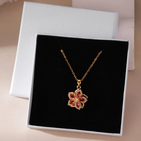 Elegant Copper Zirconia Flower Pendant Necklace For Women Rotating Floral Neckchain Light Luxury Fashion Jewelry Gift