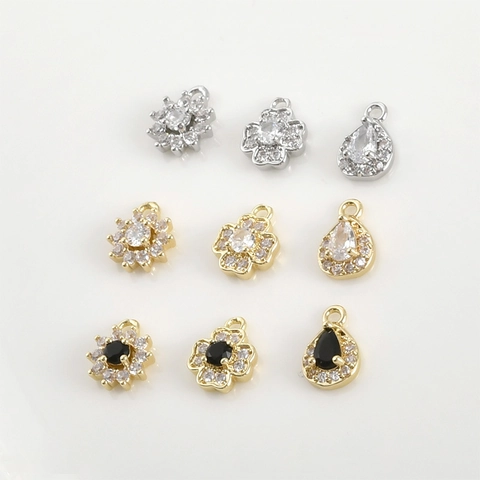 Pendentifs en Cuivre Zirconia Forme de Fleur Trèfle à Quatre Feuilles et Goutte d'Eau Plaqués Or 14K Accessoires pour Création de Bijoux DIY