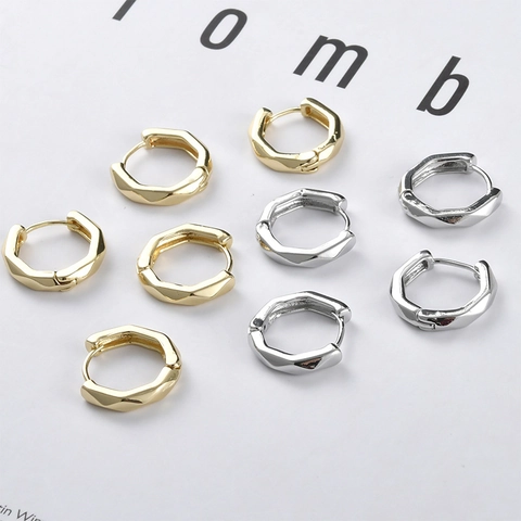 Boucles d'Oreilles Huggie Hexagonales en Cuivre Minimalistes pour Femmes Plaquées Or 14K Argent Design Géométrique Bijoux DIY