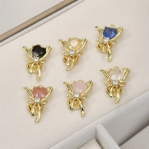Ciondolo a Forma di Mazzo di Cuori in Rame Placcato Oro con Zircone Fiocco Fai da Te Accessori per Collana Bracciale Gioielli
