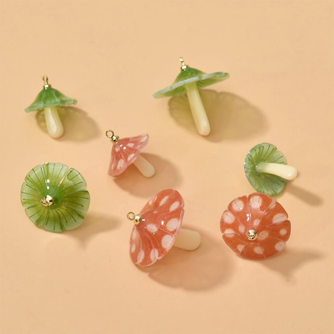 Mignons Pendentifs Champignons en Acrylique Dessin Animé Résine Émaillée Accessoires de Fabrication de Bijoux DIY pour Bracelet