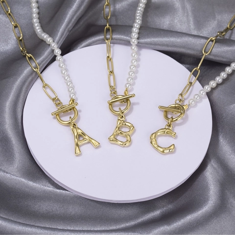 Französisch Edelstahl Alphabet Anhänger Halskette Mit Künstliche Perle Büroklammerkette Splicing Zirkonia Gold Knebelverschluss Halskette