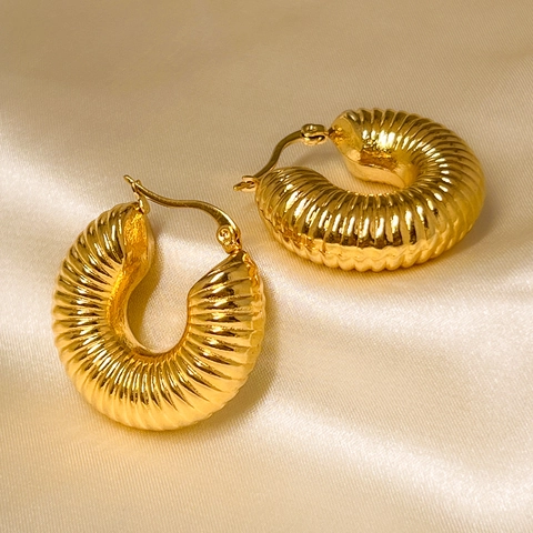 Chunky Hoop Earrings 18K Gold Plated Copper Ribbed Croissant Style Geometric For Women Retro Fashion Jewelry