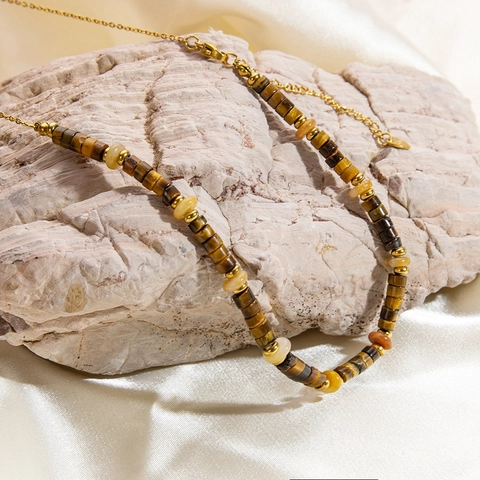 Collier Bohème en Perles Cylindriques de Pierre d'Oeil de Tigre Naturel Pour Femme Pendentif Coeur en Acier Inoxydable