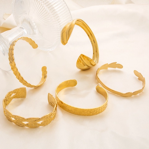 Minimalist Stainless Steel Open Cuff Bangle For Women Gold Hammered Texture Leaf Design Irregular Adjustable Jewelry Gift