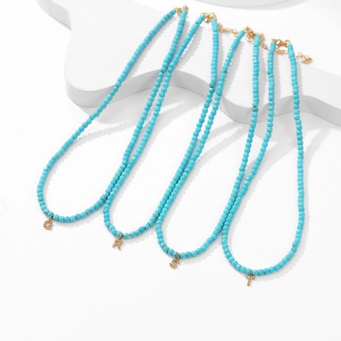 Collana di Perline in Turchese Sfaccettato Con Catena in Acciaio Inossidabile Placcato Oro e Ciondolo a Lettera Con Zirconia per Donna Gioielli Minimalisti