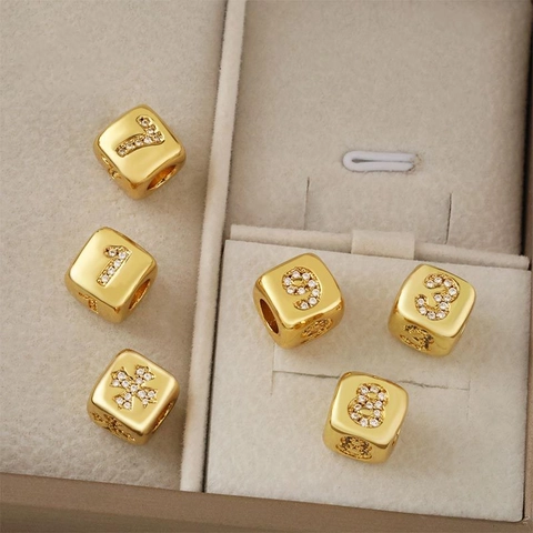 Lussuose Perline Distanziatrici in Rame Placcato Oro 18K con Numeri e Simboli in Zirconia per Creazione di Gioielli Fai da Te Bracciali e Collane