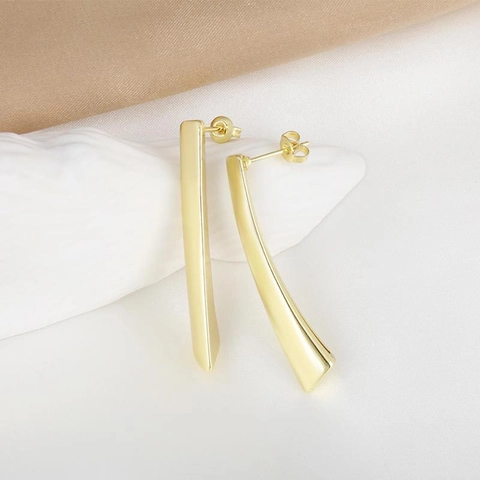 Minimalistische Gold Galvanisierte Kupfer Geometrische Lineare Ohrstecker Mode Glatte Lange Gebogene Ohrringe Für Damen Schmuck