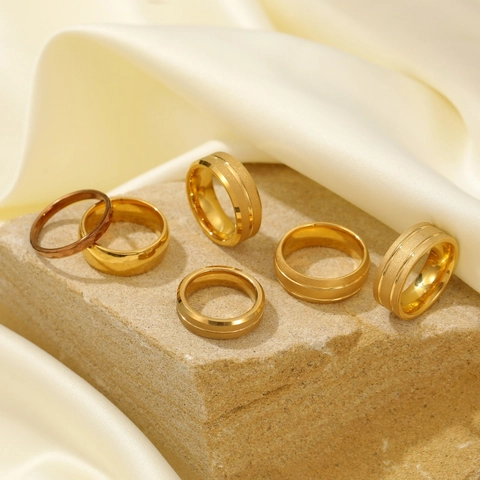 Anello a Fascia Minimalista in Acciaio al Tungsteno per Uomo Donna Oro Argento Nero Opaco Lucido Gioielli di Moda Accessorio Quotidiano