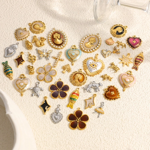 Ciondoli Vintage in Acciaio Inossidabile per Creazione Gioielli DIY Placcati Oro 18K Smalto Perla Artificiale Cammeo Cuore Farfalla Animali