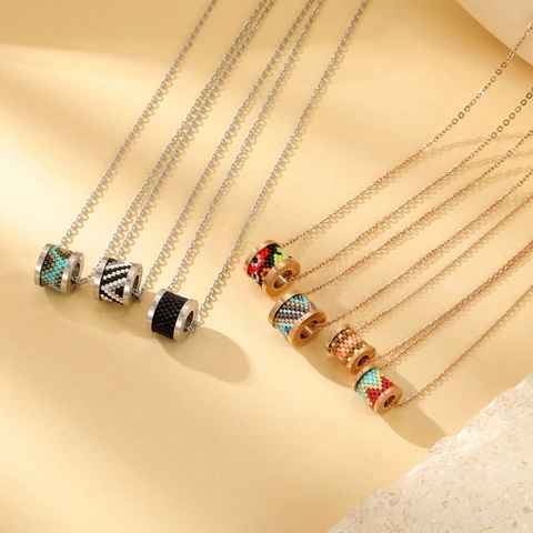 Collana con Ciondolo a Cilindro in Acciaio Inossidabile con Motivo a Trama di Perle Artificiali Gioielli Etnici Unisex
