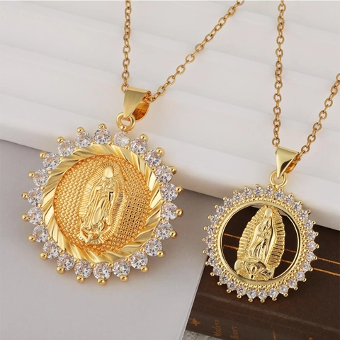 Collana con Ciondolo Vergine Maria Religiosa Placcata in Oro Rame Strass Medaglione Rotondo Gioielli Cristiani Regalo Donna