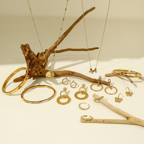 Luxe Vergulde Roestvrijstalen Sieraden Collectie Zirconia Vlinder Bloem Gehamerde Ketting Armring Oorbellen Ring Vrouwen