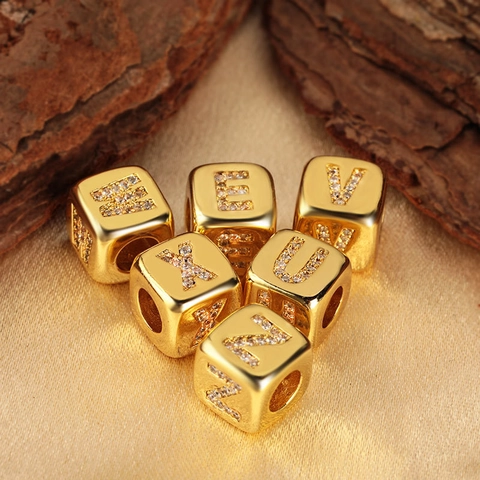 Ciondolo a Cubo con Lettera Inglese 3D Zirconia Rame Placcato Oro Fai da Te Bead Charm per Collana Bracciale Donna Gioielli