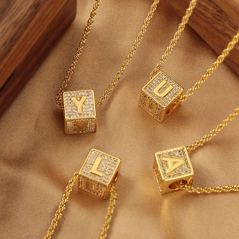 Collana con Ciondolo a Cubo con Alfabeto in Rame Placcato Oro Con Zircone Intarsiato Gioielli Hip Hop Street da Donna