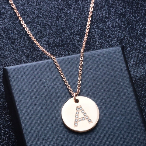 Collana con Ciondolo Lettera Iniziale in Acciaio Inossidabile per Donna Gioielli con Alfabeto Strass Oro Rosa Pendente a Disco
