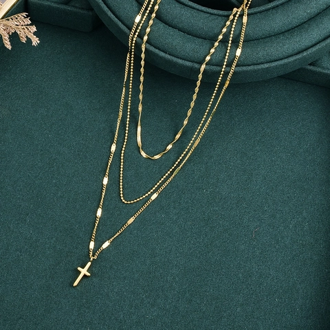 Mehrlagige Goldene Kreuz Anhänger Halskette Für Damen 18K Vergoldet Titanstahl 3-Lagen Kette Minimalistischer Schmuck Geschenk