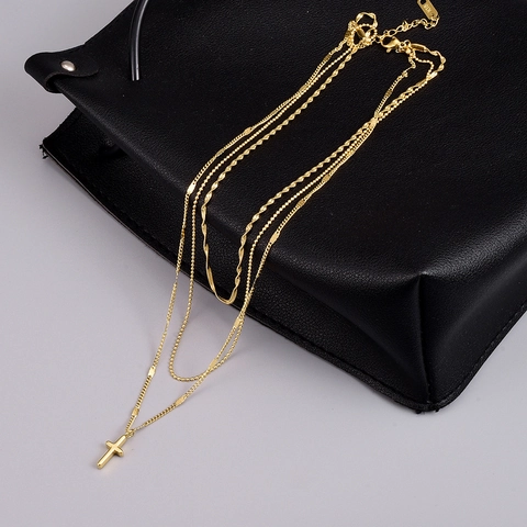 Mehrlagige Goldene Kreuz Anhänger Halskette Für Damen 18K Vergoldet Titanstahl 3-Lagen Kette Minimalistischer Schmuck Geschenk