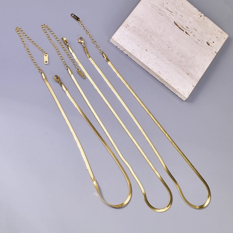 Titanium Steel Flat Snake Bone Chain Necklace For Women 18K Gold Plated Elegant Herringbone Blade Chain Adjustable Minimalist Jewelry