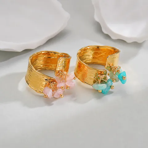 Bohemian Edelstahl Gehämmerter Offener Ring Für Damen 18K Vergoldet Unregelmäßiger Bruchstein Strass Anhänger Verstellbarer Ring Modeschmuck