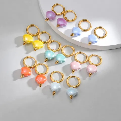 Boucles d'Oreilles Créoles en Acier Inoxydable Plaque Or Avec Pendentif Coquillage Couleurs Bonbon Bijoux de Plage Femme