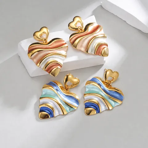 Boucles d'Oreilles Pendantes Cœur en Acier Inoxydable Émaillé Plaqué Or 14K Couleur Contraste Motif de Vagues pour Femmes