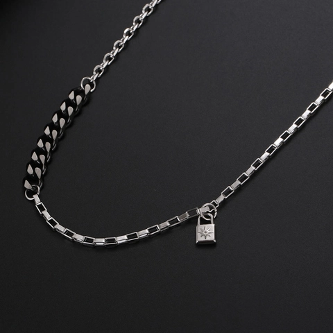Collana con Pendente a Lucchetto in Acciaio al Titanio Hip Hop Punk con Motivo a Stella Catena Mista Asimmetrica Unisex