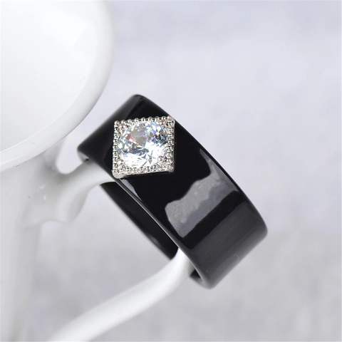Bague de Couple en Alliage Noir Zircone Incrustée Carrée Bijoux de Mode Minimaliste Bague Géométrique Brillante pour Cadeau de Mariage