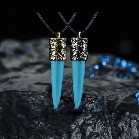 Collier Pendentif Dent de Loup en Alliage Rétro Turquoise Sculpture en Relief Totem Dragon Bijoux Style Ethnique Bohème Femme