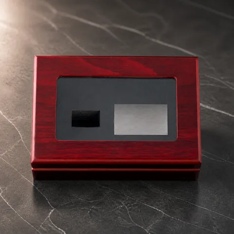 Caja de Exhibición de Anillo de Campeonato de Madera Vintage Con Ventana Transparente Forro de Cuero PU Joyero Lacado Rojo Vino