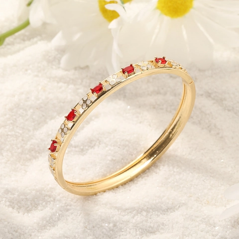 Dames Verguld Koper Zirkonia Armring Zoet Emaille Klavertje Bloem Patroon Open Scharnierend Armband Elegante Mode Sieraden