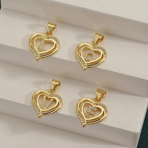 Pendaglio Lettera Iniziale a Cuore in Rame e Zirconia Placcato Oro Accessorio Collana a Forma di Cuore Donna Gioielli