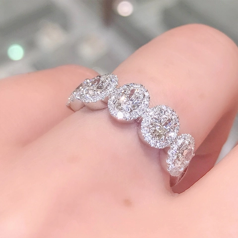 Elegante Anillo De Cobre Y Circonita Para Mujer Halo Ovalado En Fila Joyería De Compromiso Chapado En Oro Blanco