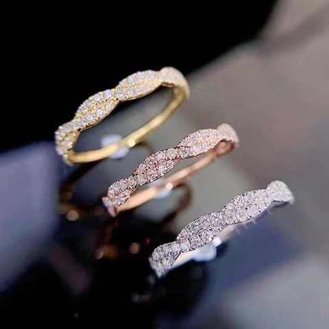 Eleganter Gedrehter Wellenring Für Damen Kupfer Pave Zirkonia Geflochtener Stapelbarer Fingerring