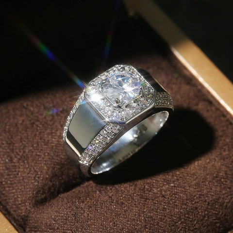 Exquisiter Herrenring Luxus Zirkonia Versilbertes Kupfer Hip Hop Icy Stil Großer Rundschliff Stein Statement Schmuck